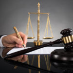 Adwokat to radca, jakiego zadaniem jest doradztwo pomocy prawnej.